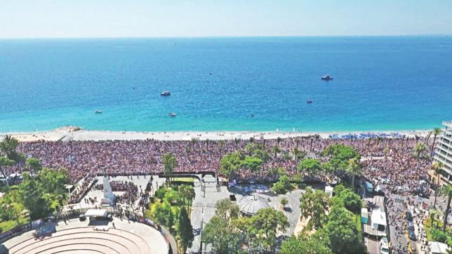 Crowds boo French PM as Nice remembers victims with minute's silence