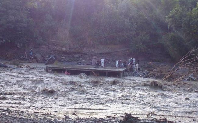 Overnight flash floods kill 30 people in northern Pakistan