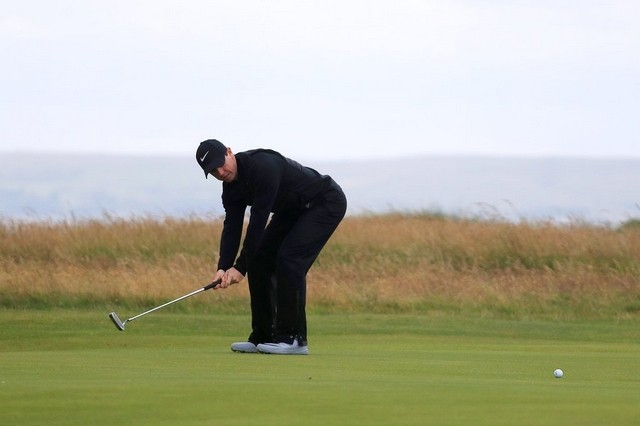 British Open Rory Mc Ilroy destroys club in anger on difficult day at Royal Troon