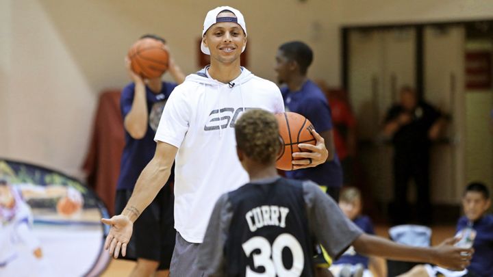 Stephen Curry Watch Steph Curry Destory Kid 1-on-1 Basketball Game