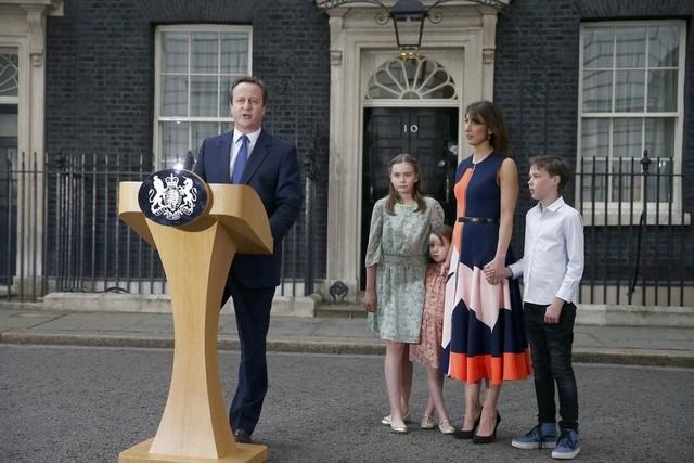 Outgoing British PM gives a light-hearted farewell but urges UK to stay close to the EU