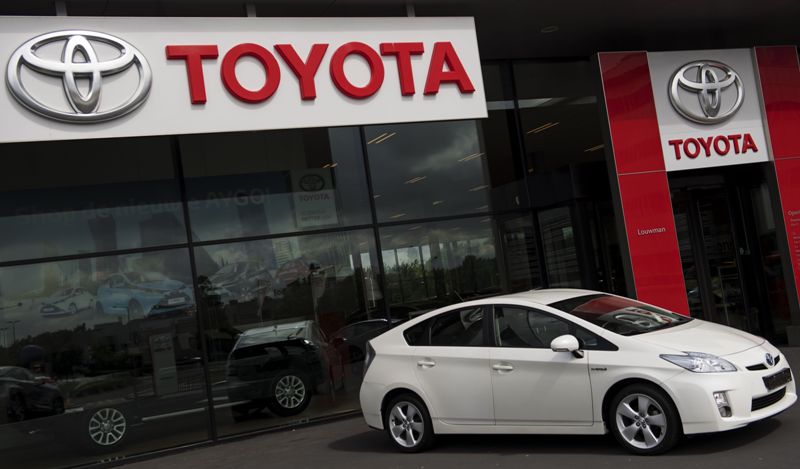 Toyota recalls 1.43 million vehicles for defective air bags