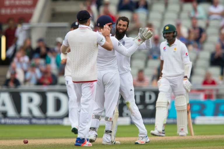 Anderson in the wickets as England rout Pakistan