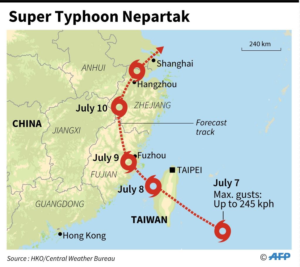 'Super Typhoon' batters Taiwan