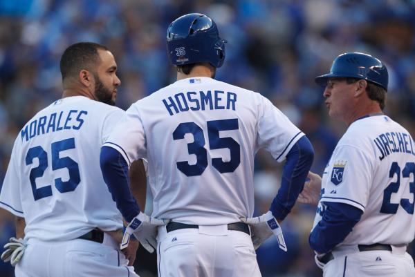Royals allow homer in 19th straight, lose to Phillies 4-3