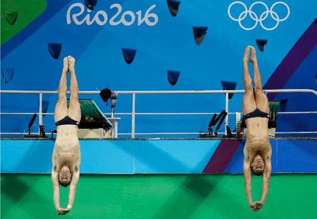 Jack Laugher and Chris Mears win gold for Great Britain in synchronised 3m springboard diving final