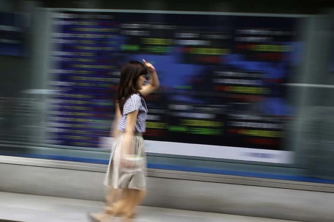 Asia stocks at one-year high on global easy money policy, oil jumps