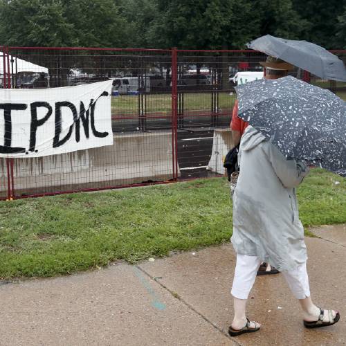 Police and protesters credited with restraint at convention