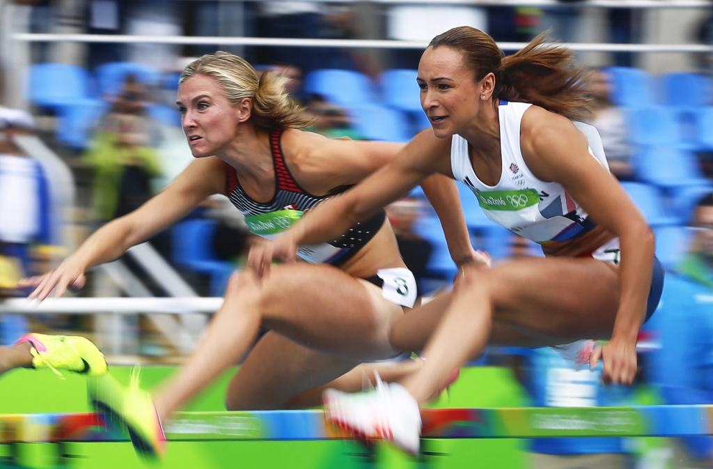 Rio Olympics 2016: Jessica Ennis-Hill sets heptathlon lead in 100m hurdles