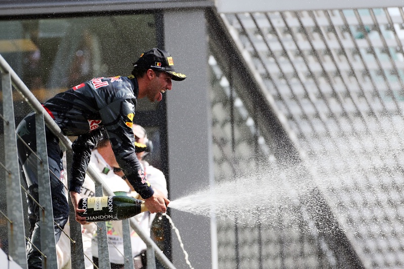 Red flag undoes the damage for Ricciardo