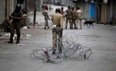 Indian forces arrest more than 1000 protesters in Kashmir