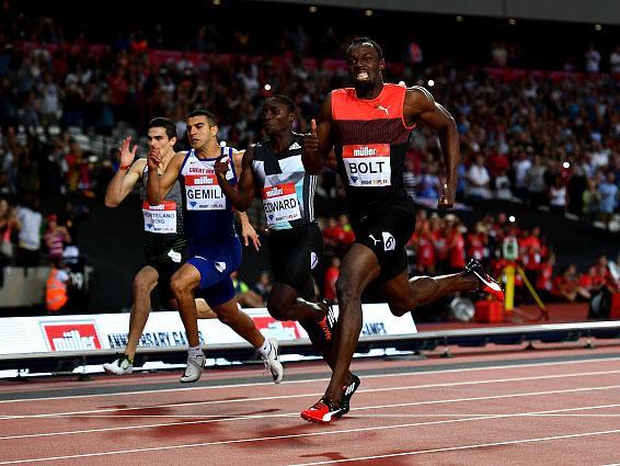 Bolt wins on return from injury; Harrison breaks 28-yr WR