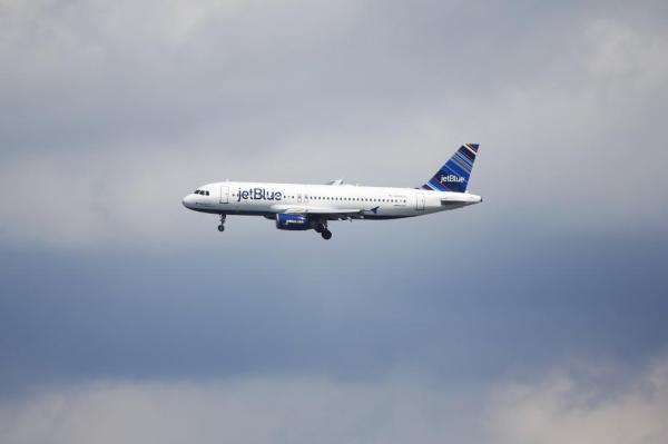 24 people injured following turbulence on JetBlue flight