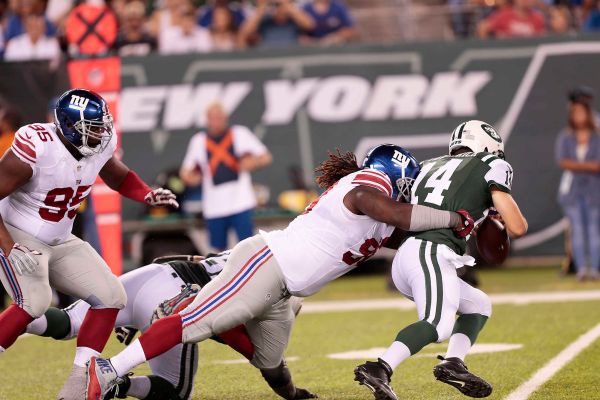 Damon Harrison of the Giants takes Jets quarterback