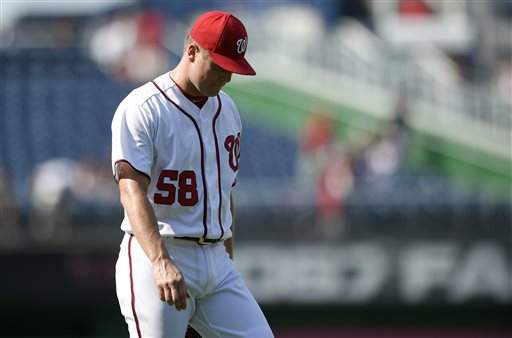 Jonathan Papelbon seeking release, per source