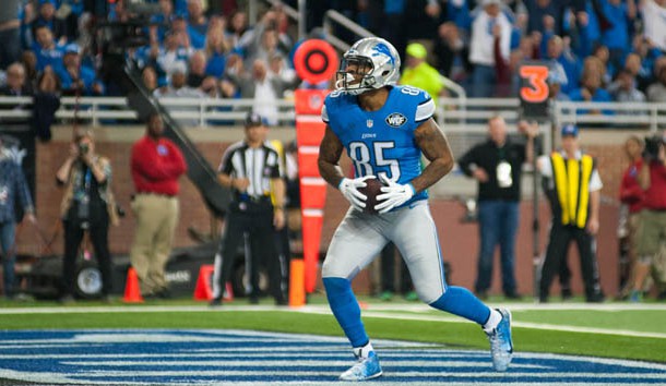 Dec 3 2015 Detroit MI USA Detroit Lions tight end Eric Ebron scores a touchdown during the first quarter at Ford Field