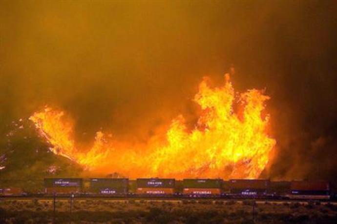 Buildings burn, residents flee as out-of-control brush fire burns 15000 acres in Cajon Pass