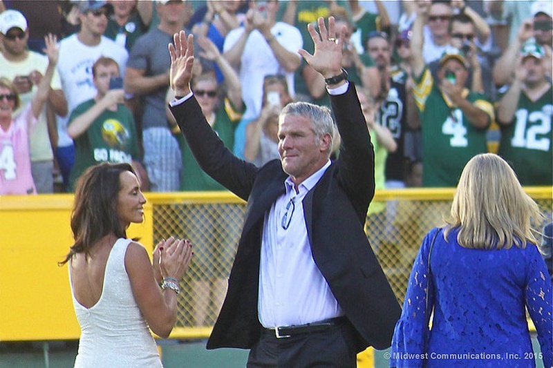 Brett Favre Invites Adrian Peterson to Hall of Fame Enshrinement