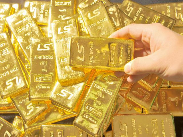 Investors can either purchase physical gold or gold ETFs when dabbling in precious metals