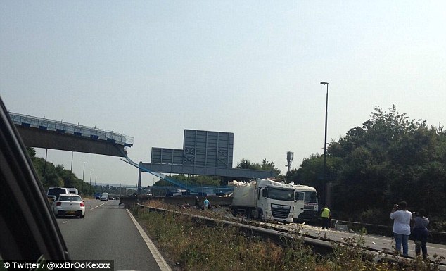 Kent M20 shut after 'bridge collapse'