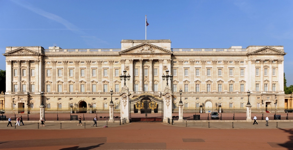 Someone got drunk and tried to get into Buckingham Palace