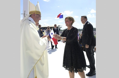 Pope Francis pays silent visit to Auschwitz