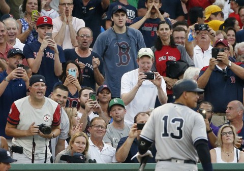 David Ortiz limps off after fouling ball off right shin