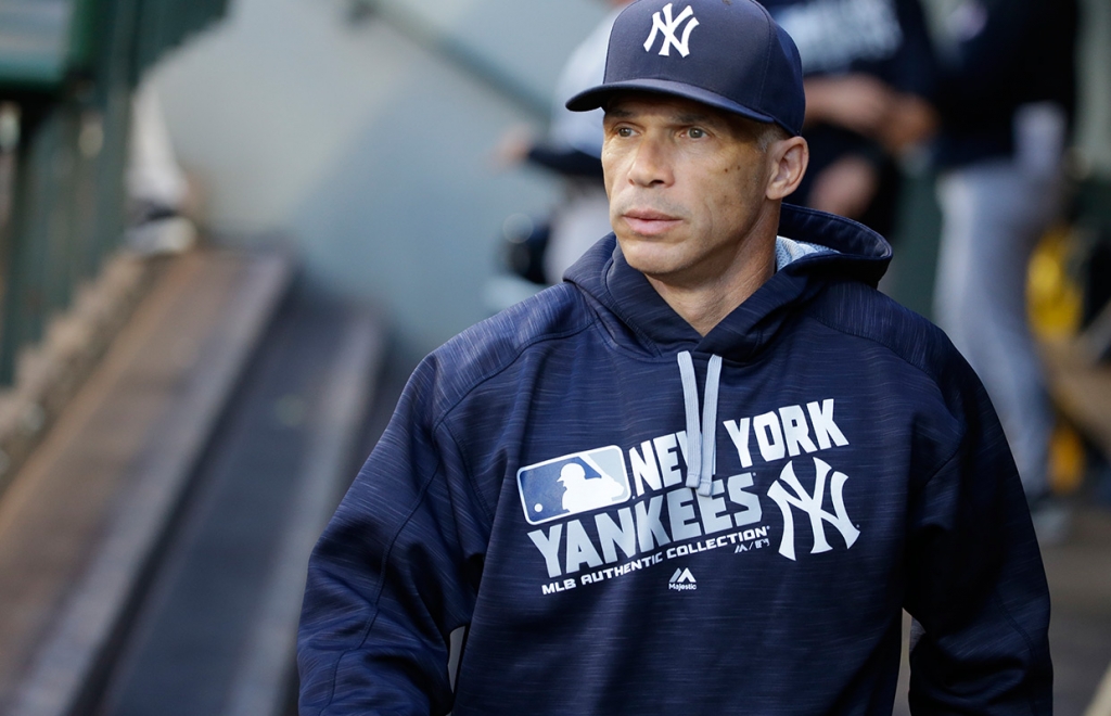 Fan falls into Yankees dugout during win over Mariners