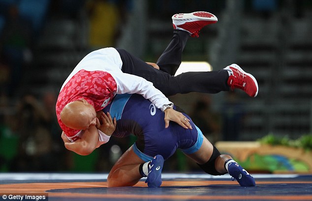 The Japanese gold medallist threw her coach to the ground before parading him around the arena on her shoulders