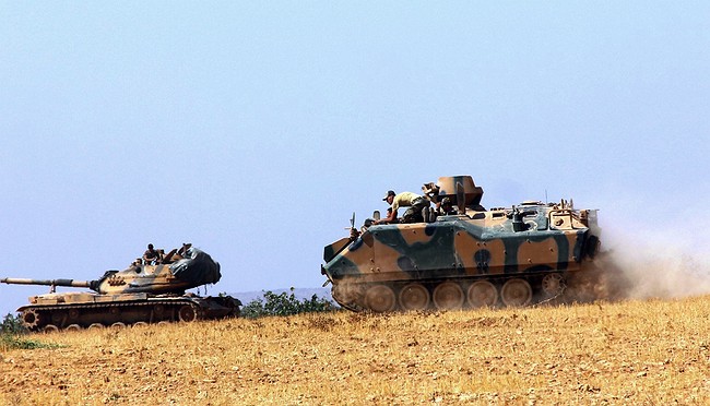 Turkey launches new artillery strikes at IS in Syria