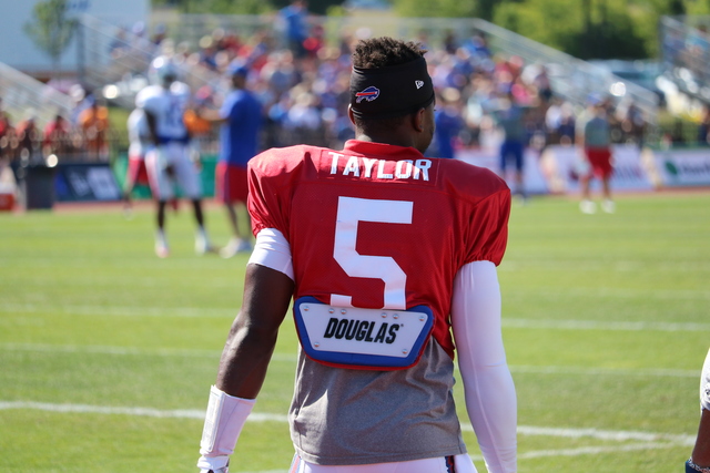 Bills, Taylor agree to contract extension