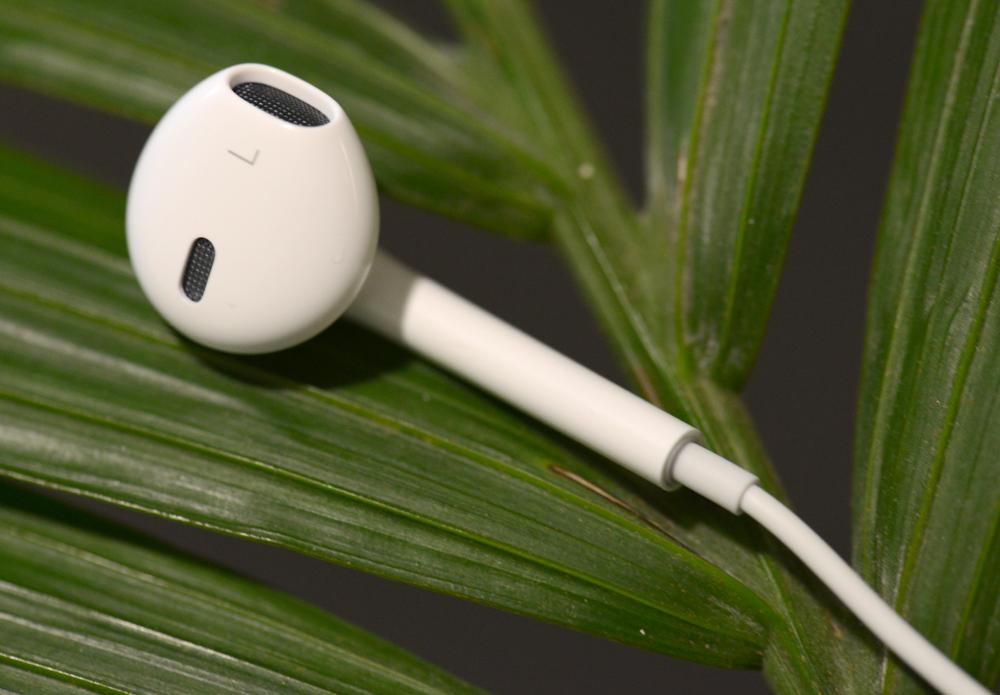 Apple said to be building wireless earbuds powered with custom Bluetooth chip