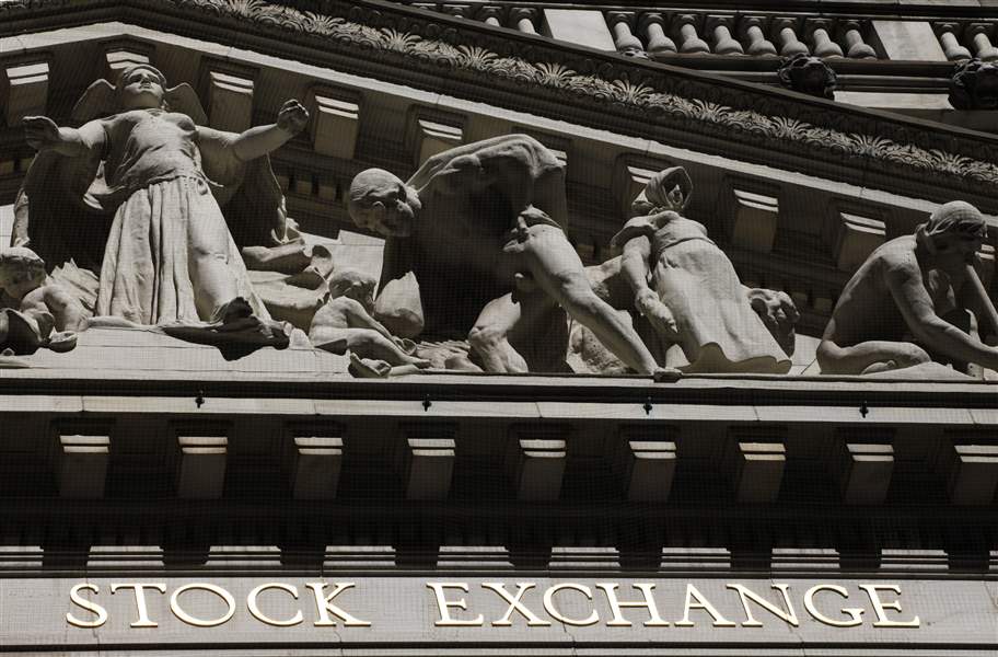 Financial-Markets-Wall-Street-920