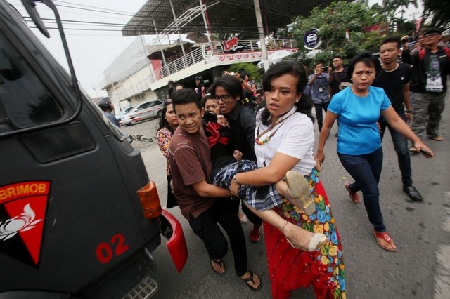 Suicide bomb attack in Indonesian church foiled