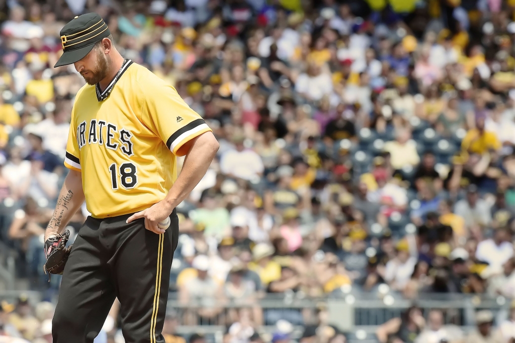 20160710pdPiratesSports07-4 Pirates starter Jon Niese walks off the mound July 10 after giving up a home run to the Cubs&#39 Albert Almora Jr