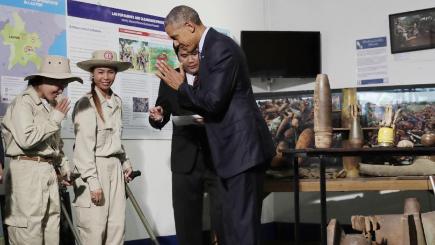 Barack Obama greets workers at the Co-operative Orthotic and Prosthetic Enterprise Visitor Centre in Vientiane