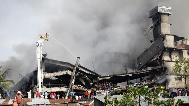 Bangaldesh 25 killed over 70 injured in factory fire