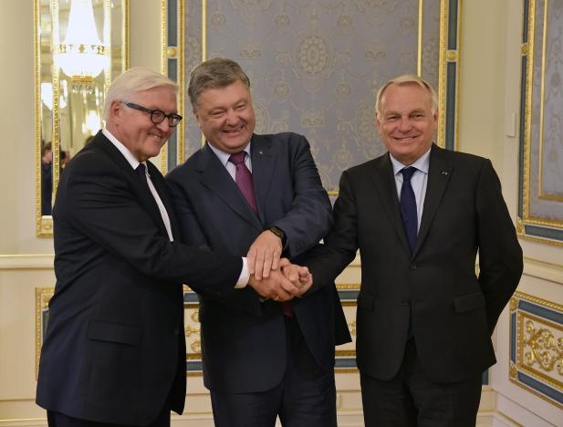 French, German ministers in Ukraine to revive peace deal