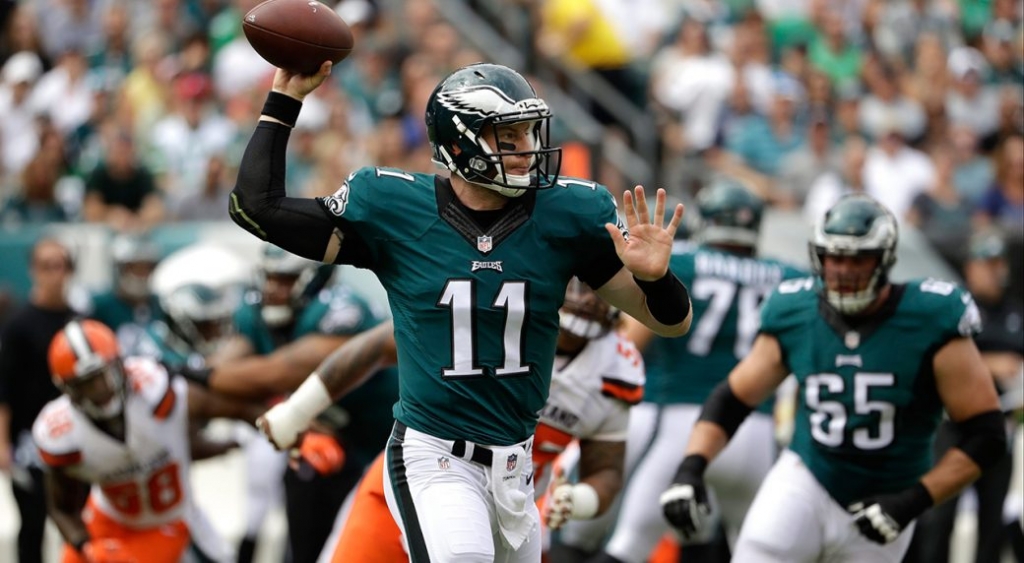 Carson Wentz leads Eagles past Browns 29-10