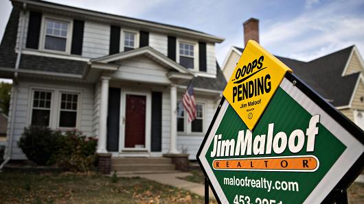 Pending realtor sign