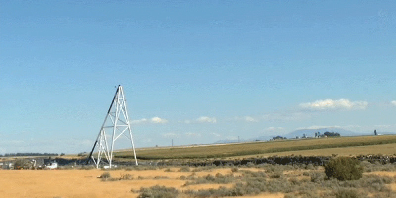 Daredevil successfully powers rocket over Snake River Canyon