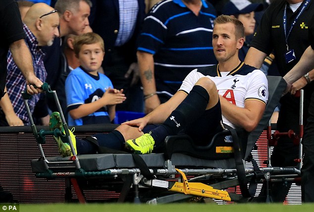 Harry Kane was forced off injured during Tottenham Hotspur's 1-0 win over Sunderland