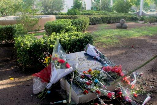 Mexico mourns death of singing legend Juan Gabriel