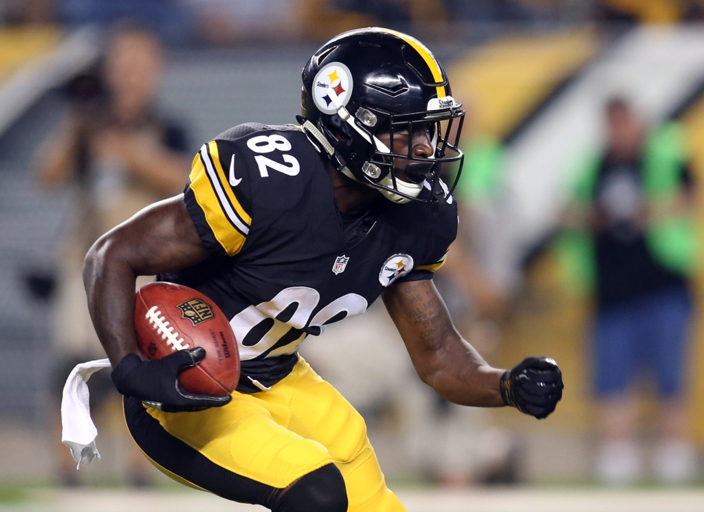 Aug 18 2016 Pittsburgh PA USA Pittsburgh Steelers wide receiver De Marcus Ayers returns a punt against the Philadelphia Eagles during the third quarter at Heinz Field. The Eagles won 17-0. Mandatory Credit Charles LeClaire-USA TODAY Sports