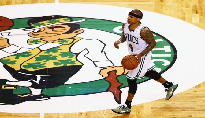 Celtics' Isaiah Thomas played basketball with kid on playground