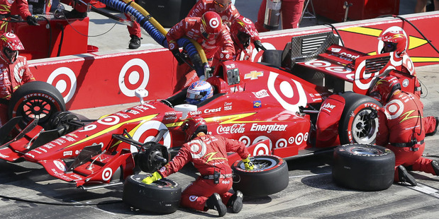 Scott Dixon gets a tyre change during the 2016 Indy Car Grand Prix at the Glen in New York