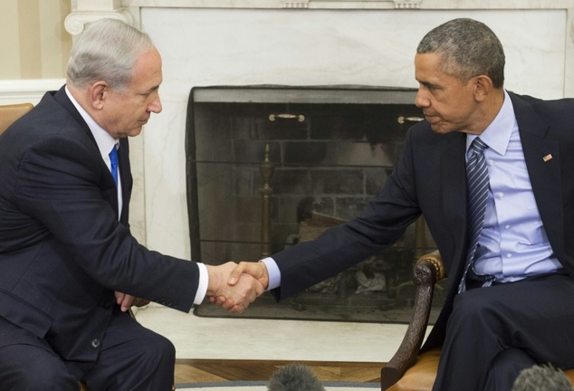 US President Barack Obama and Israeli Prime Minister Benjamin Netanyahu shake hands during a 2015 meeting in the White House