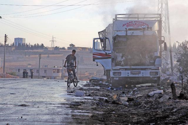UN suspends all convoys in Syria after attack on aid trucks