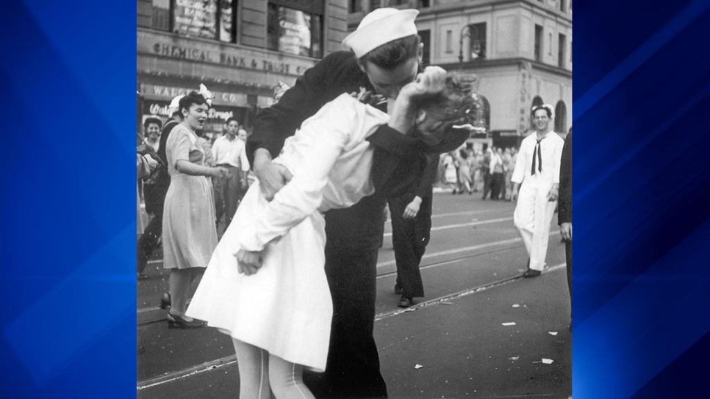 U.S. Navy a sailor and a nurse kiss passionately in Manhattans Times Square as New York City celebrates the end of World War II