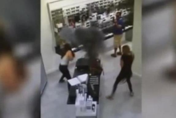 E-cigarette battery explodes in handbag, prompts mall scare